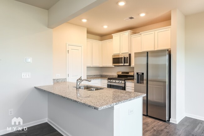 Photo - 10 Apricot Ln