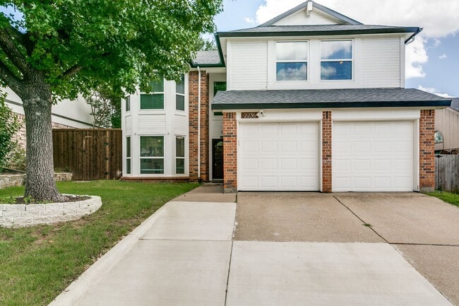Building Photo - Experience the best of Grapevine living, only moments from charming Historic Downtown.