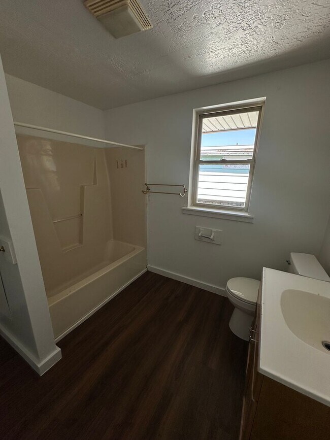 Photo - 717 E Clarke Ave Unidad 2nd Floor