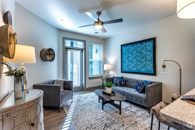1HAB, 1BA - 672 ft² - Verde at McCullough Station