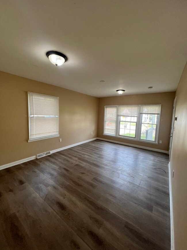 Photo - 8451 Rosemont Ave