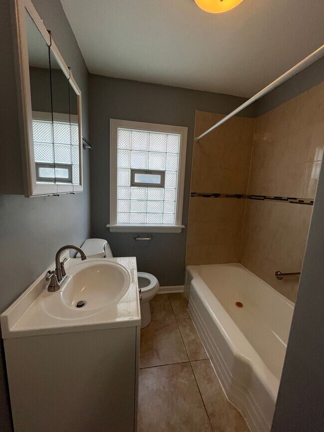 2 Bedroom 1 Bathroom house in Calumet Park... Rental House Rental in