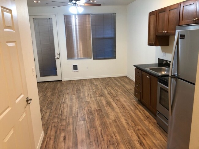 Photo - Louie Apartments