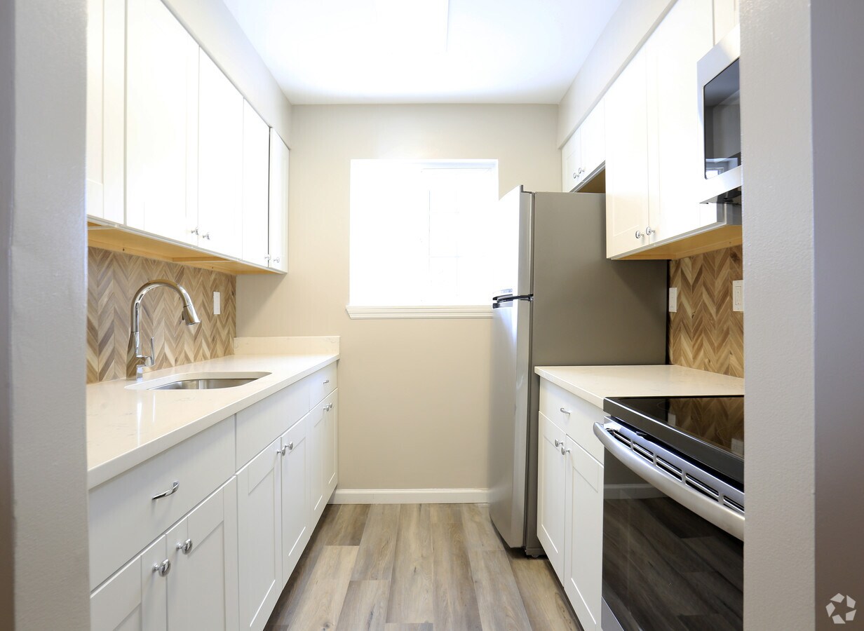 Royal Ledges At Hyde Park Apartments For Rent In Hyde Park