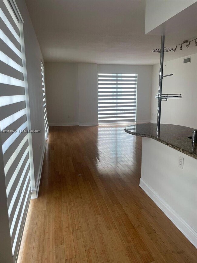 Building Photo - 7270 SW 88th St Unit B301