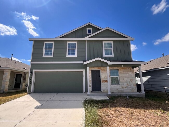 Building Photo - Two story, 4 bed 2.5 bath 2022 Build