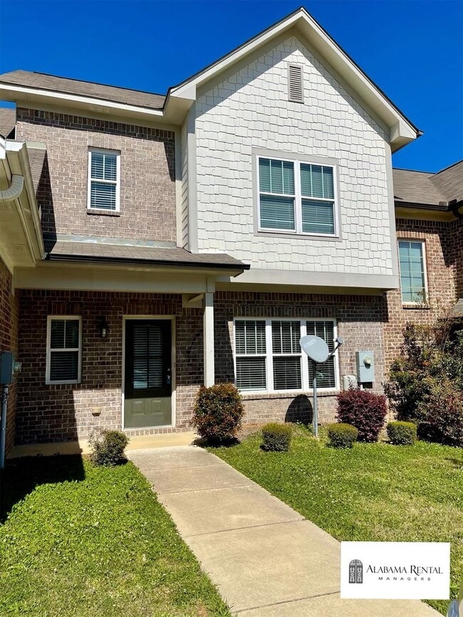 Building Photo - Townhome for rent in Chelsea!  Available to View Now!!!