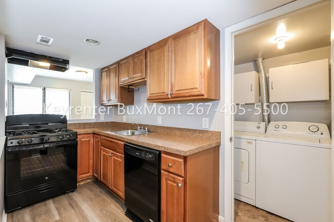 Building Photo - 1825 Bridgetown Pike Unit 309