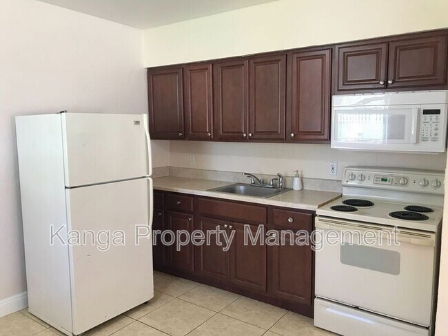 Photo - 4820 Maine St Unidad #2