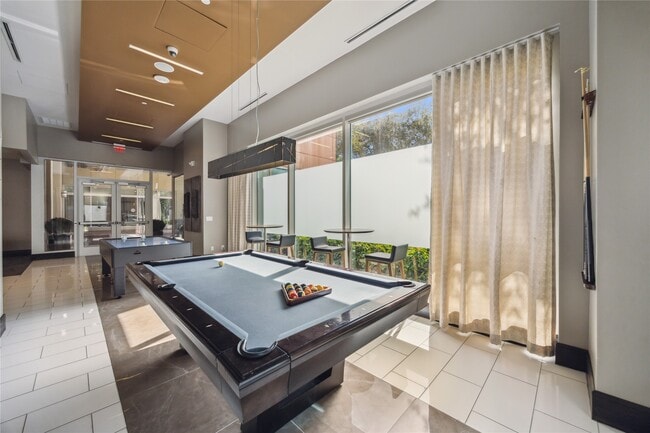 Building Photo - 9870 Gaylord Dr Unit 628