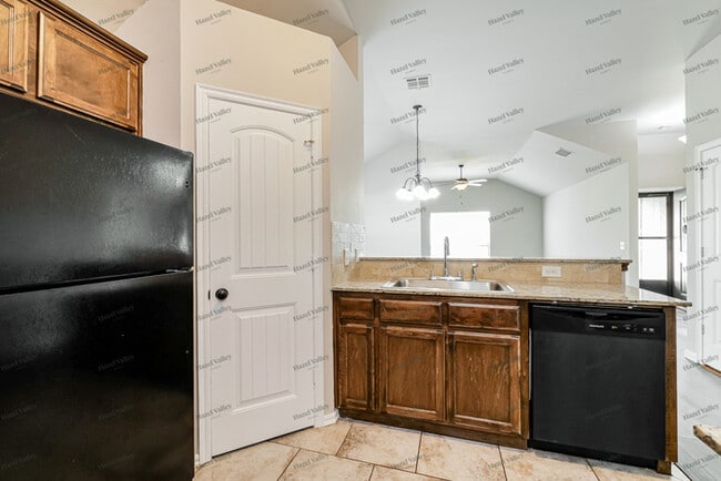 1225 Hickory Creek Dr