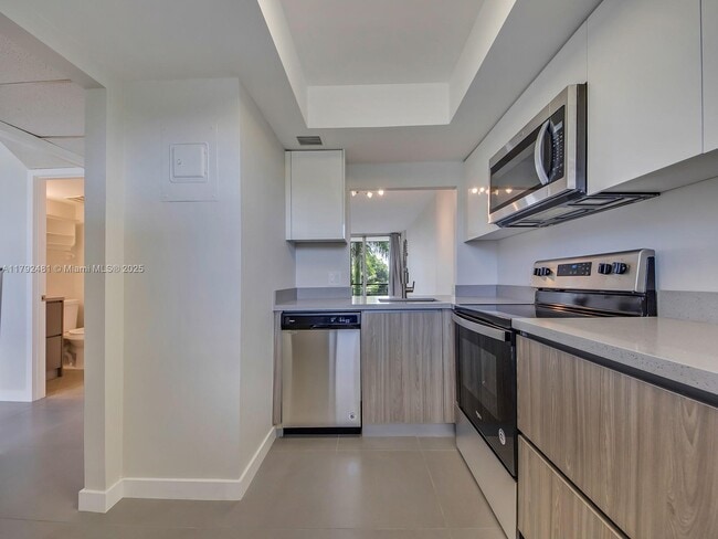 Building Photo - 108 Royal Pk Dr Unit 3G Rental