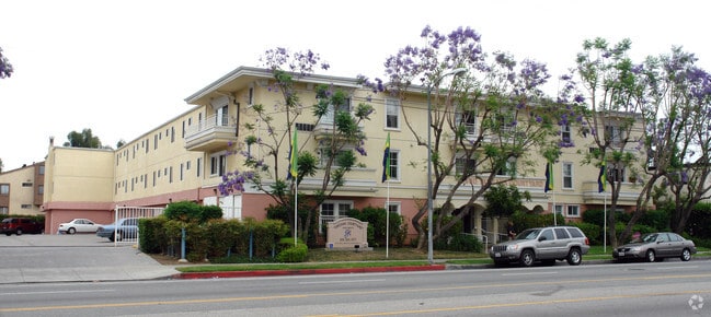 Tarzana Courtyard