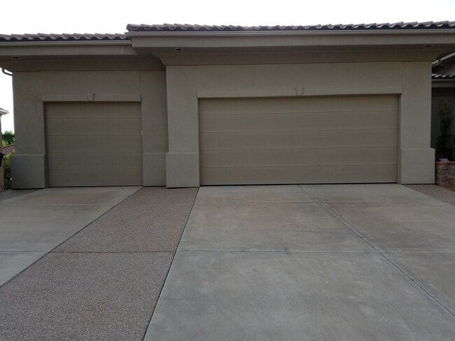 Photo - Beautiful Home in The Boulders