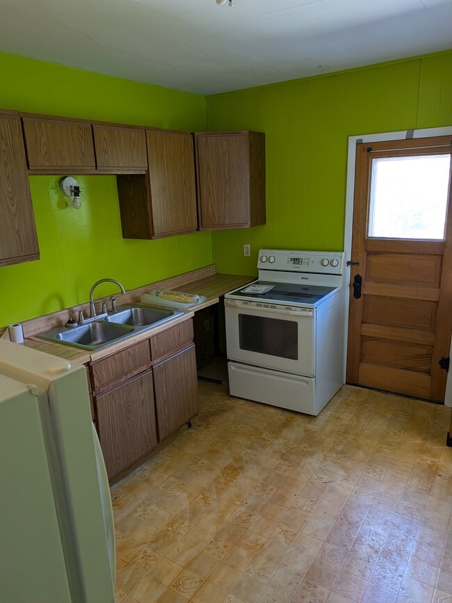 Photo - 916 N Broadway Dr Unit Upper