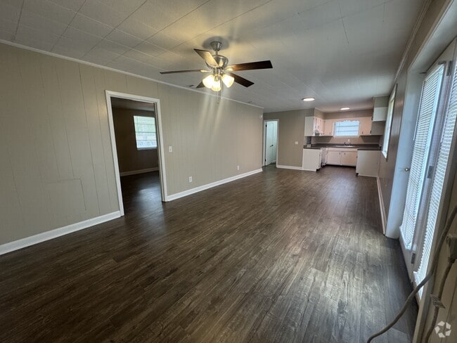 Building Photo - 900 Jungle Rd Rental