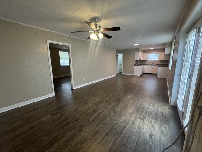 Building Photo - 900 Jungle Rd Rental