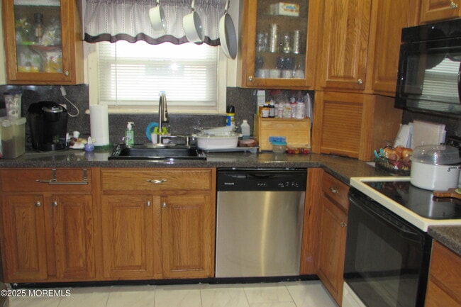 Photo - 380 Barbados Dr N