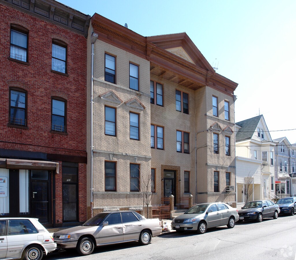 Photo - 193-195 Van Duzer St Apartments
