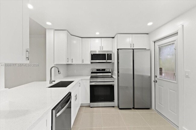 Photo - 319 NE 14th Ave Unit 201