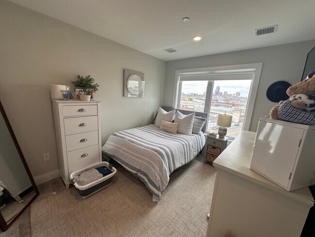 Building Photo - 200 Old Colony Ave Unit 405