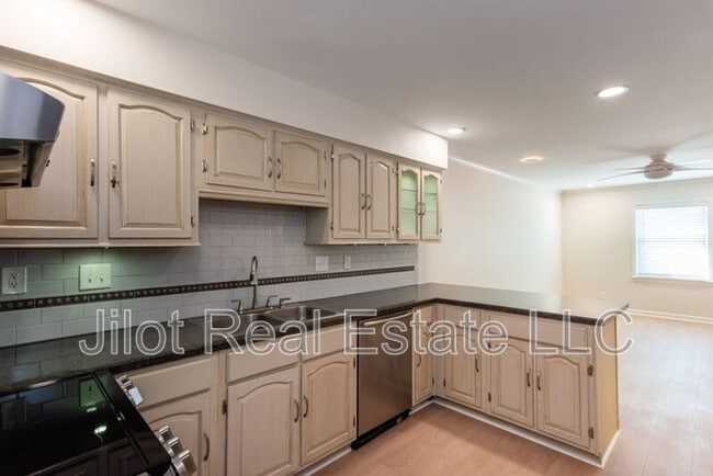 Photo - 1647 Executive Park Ln NE