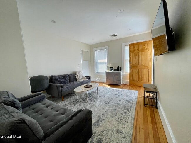 Photo - 130 Woodlawn Ave