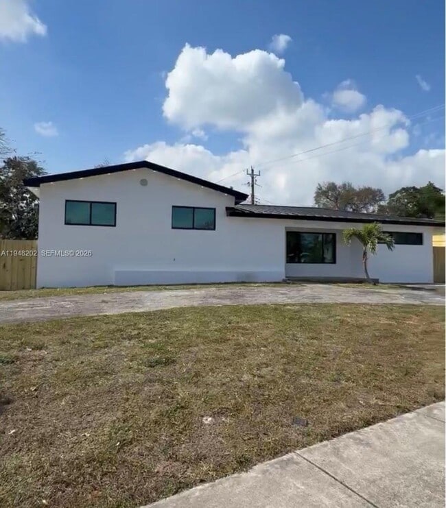 Building Photo - 1085 NW 191st St