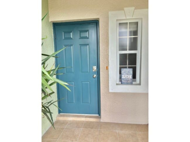 Photo - Move-in ready!  3 bedroom/2.5 Bath Townhom...