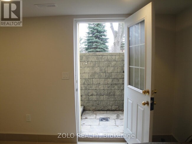 Photo - 388 Centre St