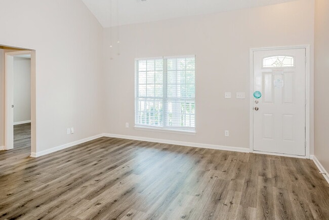 Photo - 3381 Chadbury Dr NW