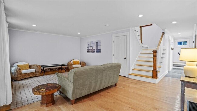 Photo - 485 Spring St