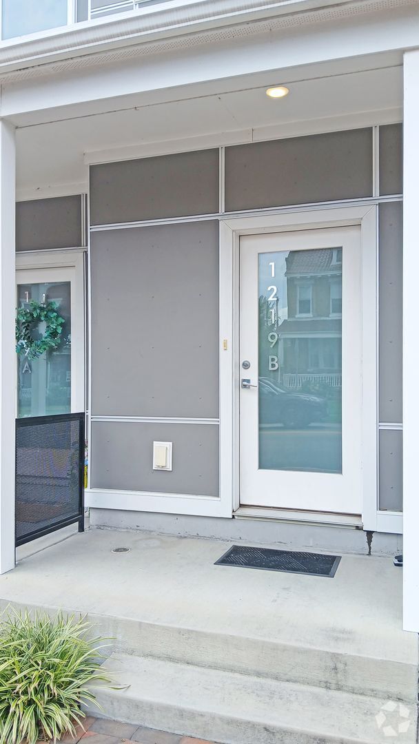 Building Photo - 1219 Bainbridge St Unit B Rental
