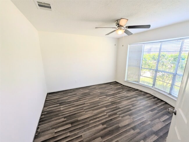 Photo - 17602 Crestline Rd