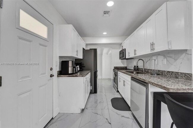 Building Photo - 2730 NE 16th Ave Rental