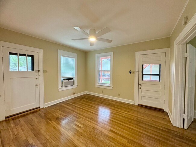 Photo - 805 E 47th St Unit #A