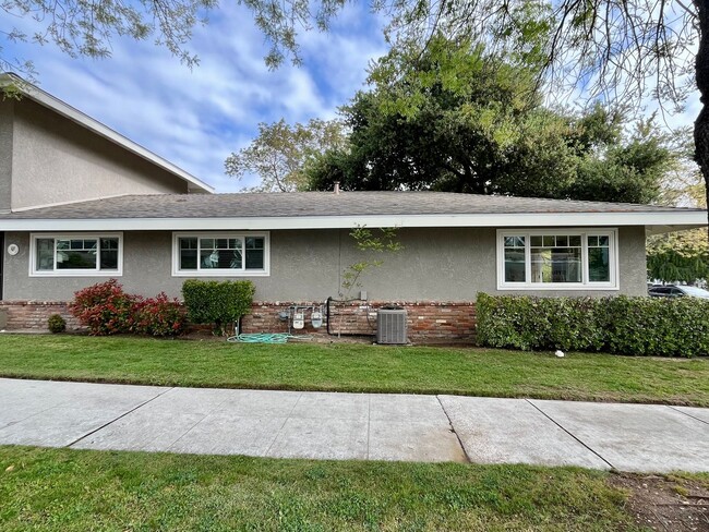 Newly updated 3 bedroom 2 bath home - Newly updated 3 bedroom 2 bath home