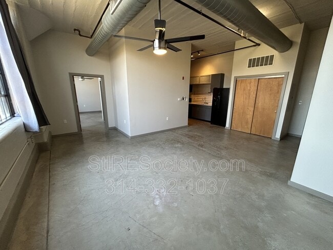 Building Photo - 8125 Michigan Ave Unit #427