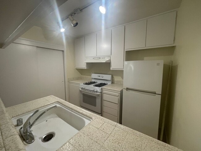 Photo - 2 Bedroom 1 Bath Single Story Unit with Co...