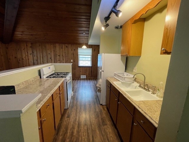 Kitchen Area - 26 Flower St Unidad 4