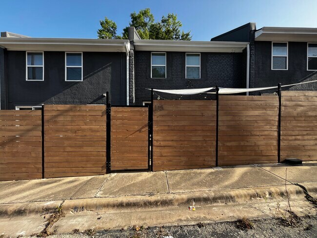 Photo - 6211 Manor Rd