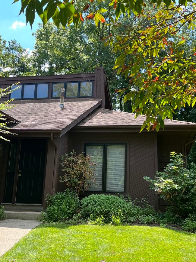 Photo - 2137 Versailles Village Pl