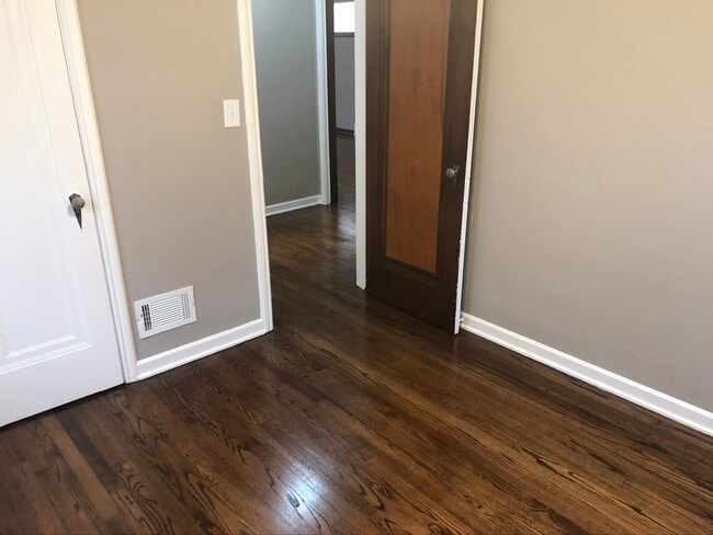 Photo - 4936 Woolworth Ave