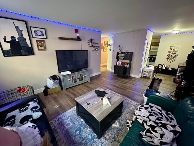 Photo - 3069 Oakland