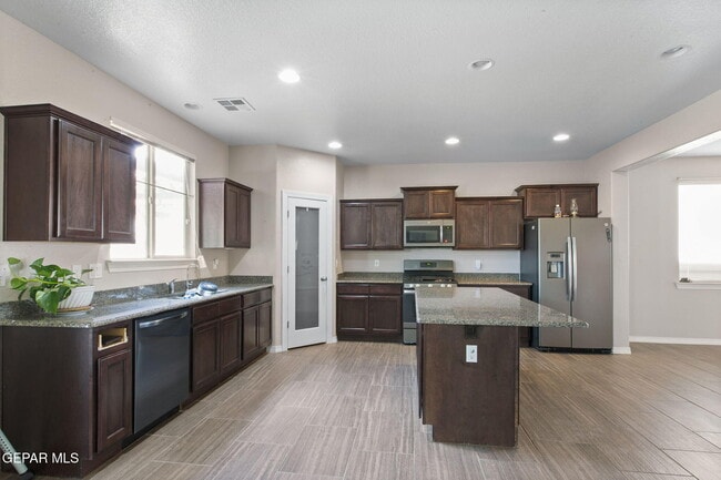 Photo - 7129 Long Meadow Dr