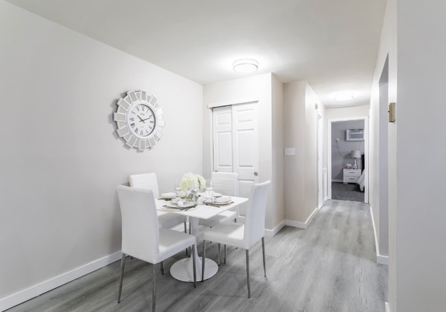 Photo - 311-313 N Sycamore Ave Unidad B9