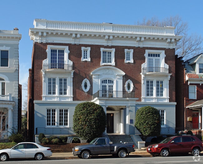 2215 Monument Ave