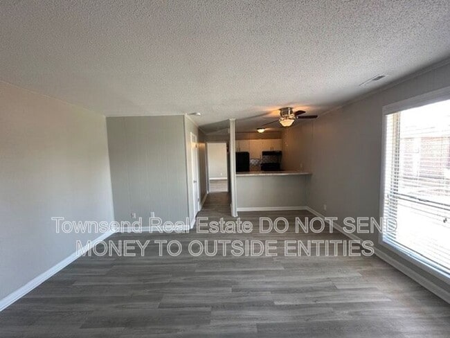 Photo - 5858 Century Oaks Dr