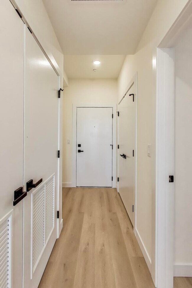 Photo - 1950 W Lawrence Ave