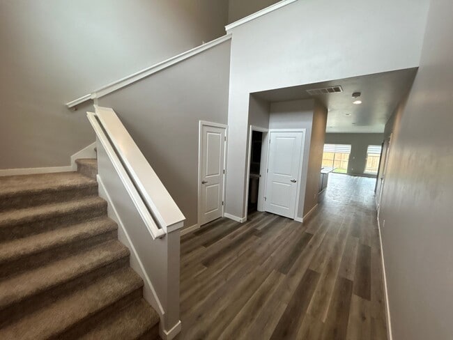 Photo - 2 Primary Bedroom Suites / 2.5 Bathroom Townhouse in Redmond OR
